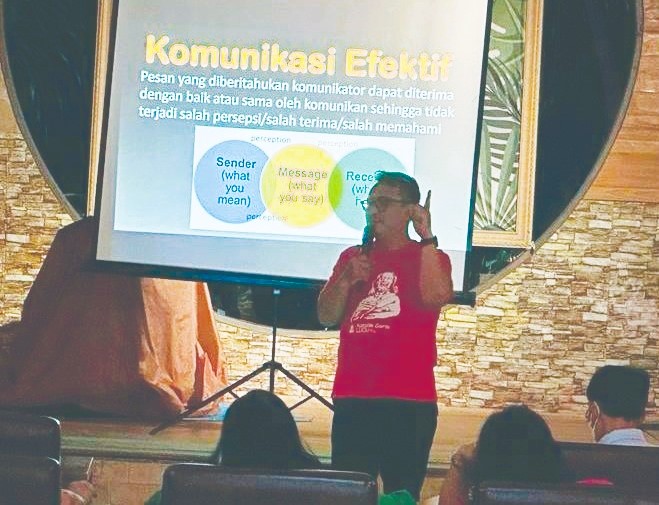 Sesi kedua yang dibawakan pak Totot Herwinoto tentang pewarta injil yang kreatif PAKAI